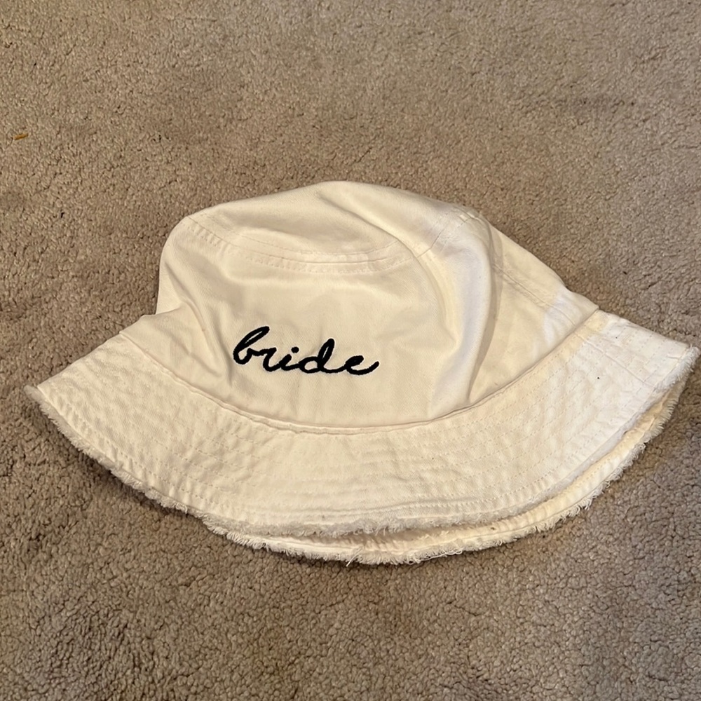Bride bucket hat
